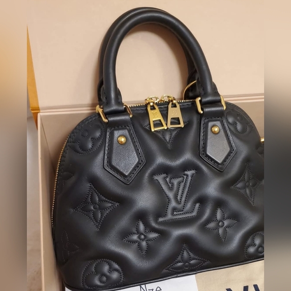 Louis Vuitton Alma BB Quilted calfskin embroidered Motif in great condition - Picture 16 of 16